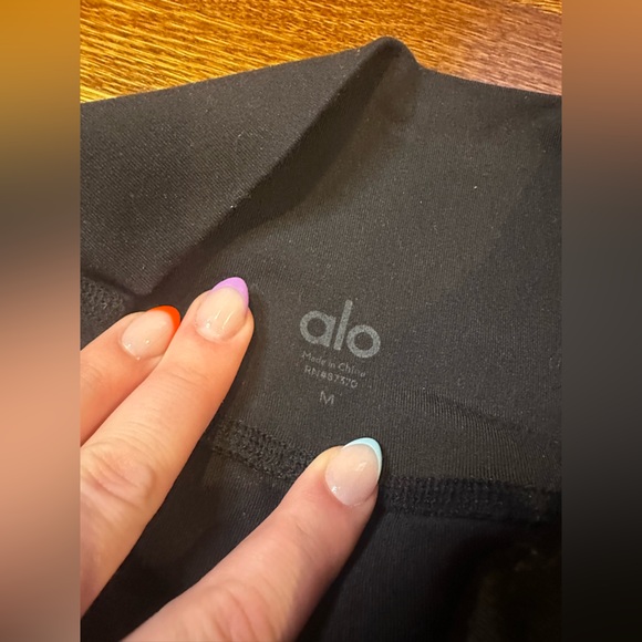 ALO Yoga leggings - Picture 4 of 5